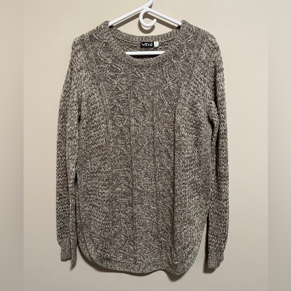Win.e Sweater, size L - Picture 7 of 7